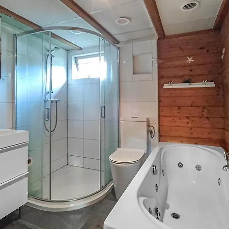 Lovely In With Heated Swimming Pool *