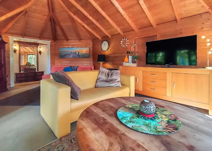 Lovely In With Heated Swimming Pool Casa vacanze