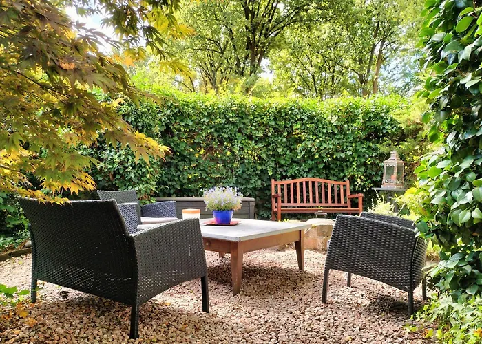 Casa vacanze Lovely In With Heated Swimming Pool