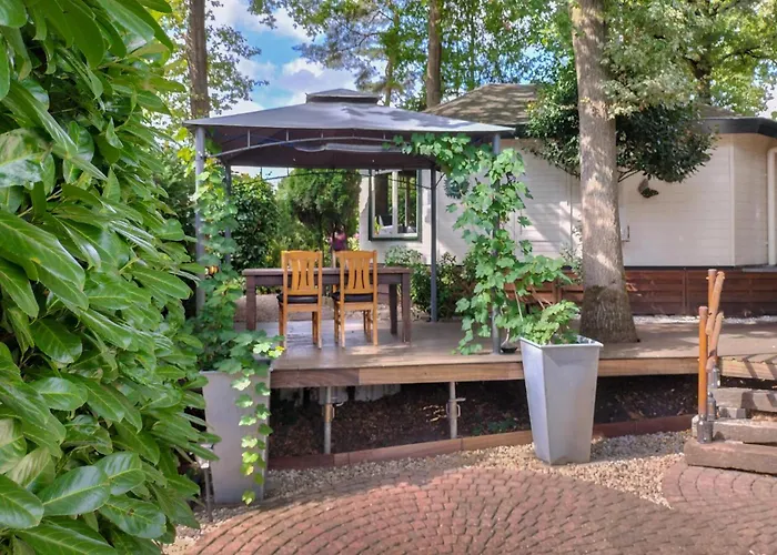 Casa vacanze Lovely In With Heated Swimming Pool *