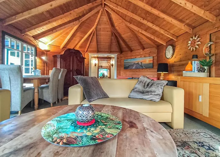 Casa vacanze Lovely In With Heated Swimming Pool