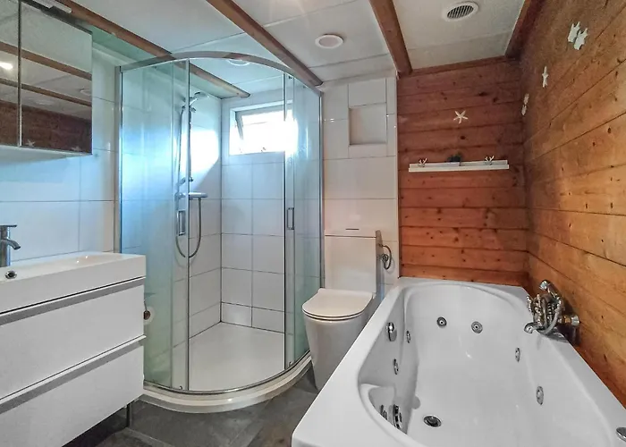 Lovely In With Heated Swimming Pool *